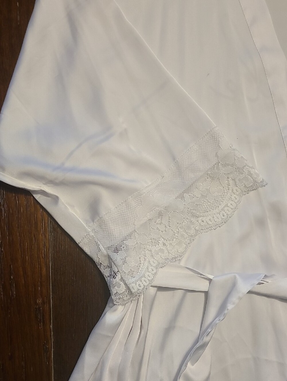 Elegant White Bridal Robe Large / XL - Picture 8 of 10